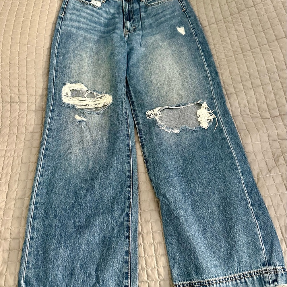 Trendy Distressed Wide Leg Jeans in Classic Blue